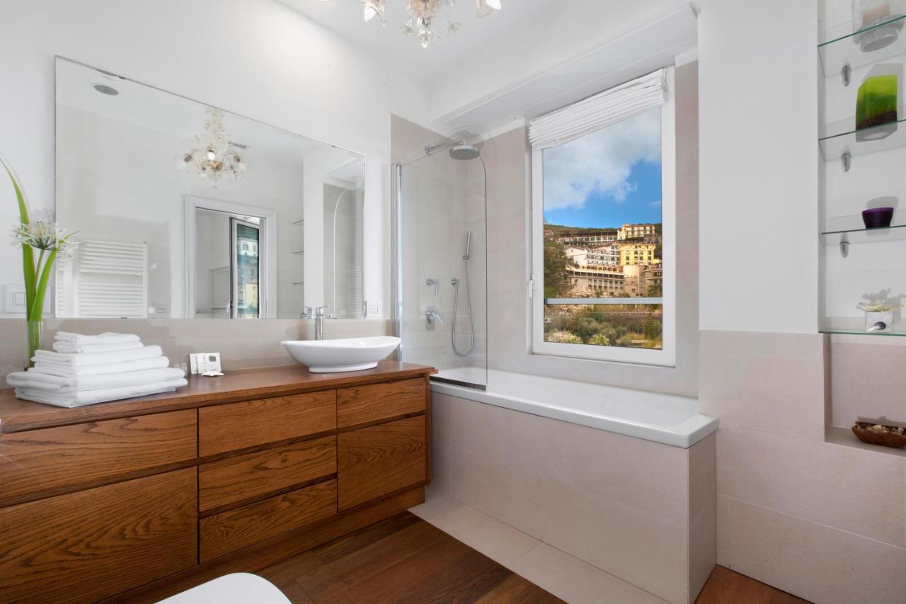 Sorrentovibes - Luxury Home Sea View & Jacuzzi In Sorrento Centre Exteriör bild