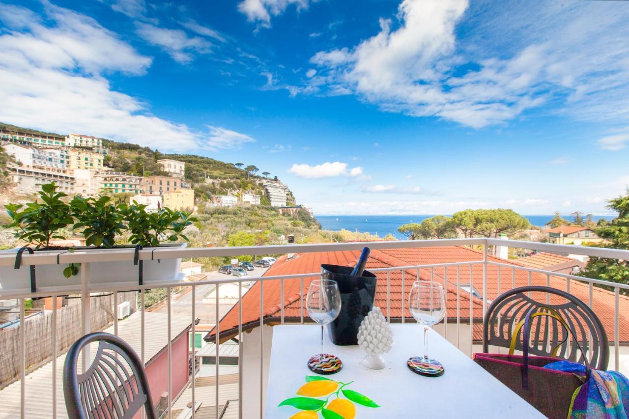 Sorrentovibes - Luxury Home Sea View & Jacuzzi In Sorrento Centre Exteriör bild