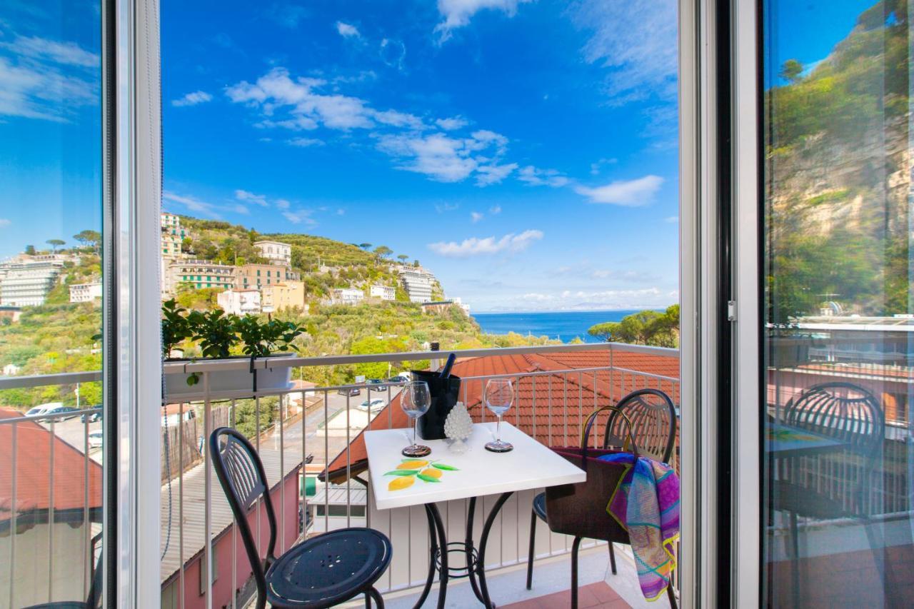 Sorrentovibes - Luxury Home Sea View & Jacuzzi In Sorrento Centre Exteriör bild