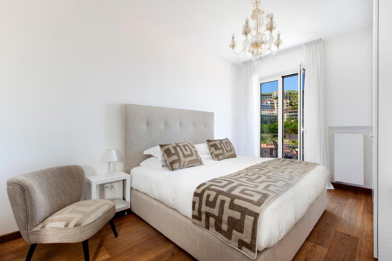 Sorrentovibes - Luxury Home Sea View & Jacuzzi In Sorrento Centre Exteriör bild